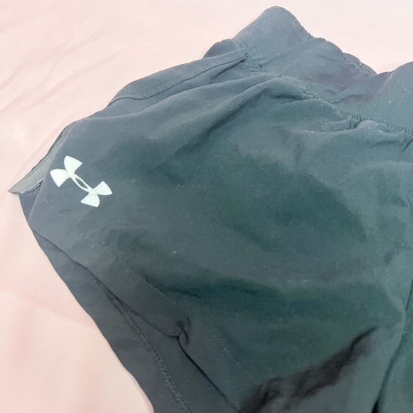 Black under armour athletic shorts - Picture 3 of 6